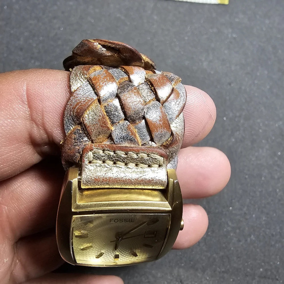 Vintage Fossil Ladies Quartz Watch Gold Tone Date Just Woven Strap Working shows - Picture 2 of 9